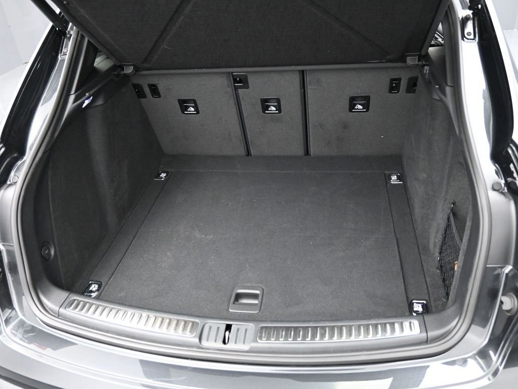 Certified 2025 Porsche Macan image 33