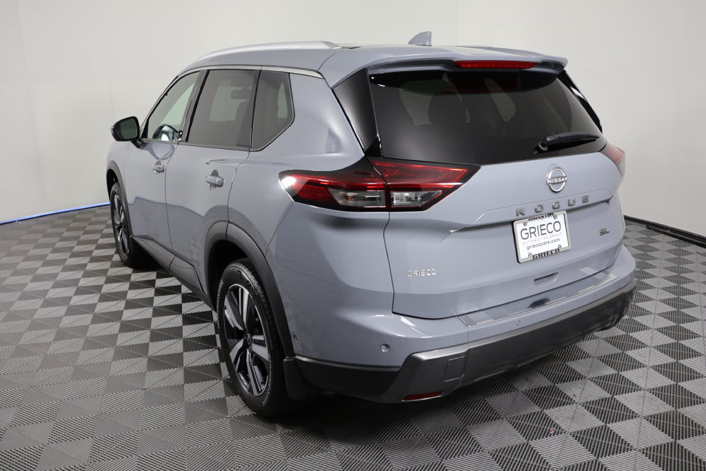 Used 2025 Nissan Rogue SL FWD image 6