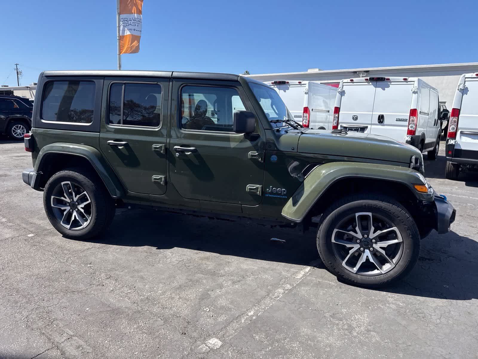 Used 2024 Jeep Wrangler Unlimited w/ Convenience Group AWD/4WD image 9