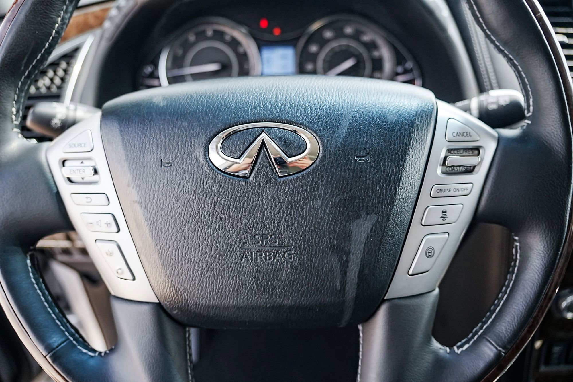 Used 2017 INFINITI QX80 4WD w/ Driver Assistance Package image 15