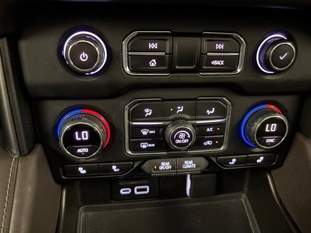 Used 2021 Chevrolet Tahoe Z71 w/ Luxury Package AWD/4WD image 25