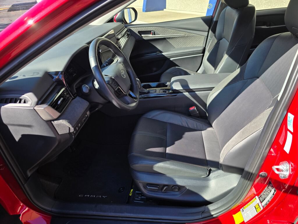 Used 2025 Toyota Camry XLE FWD image 22