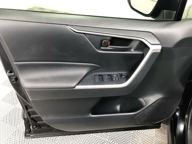 Used 2022 Toyota RAV4 LE AWD/4WD image 11