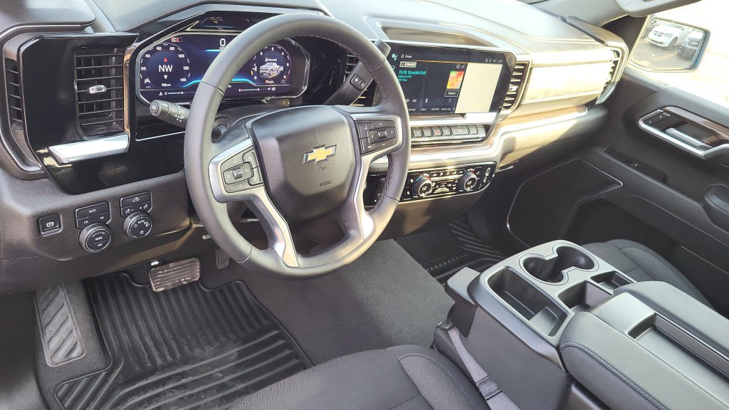 Used 2025 Chevrolet Silverado 1500 LT AWD/4WD image 19