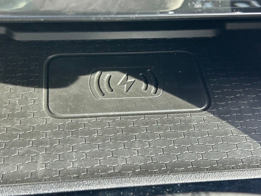 Used 2024 Jaguar F-PACE R-Dynamic S image 35