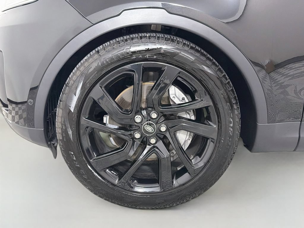 Certified 2025 Land Rover Discovery S AWD/4WD image 34