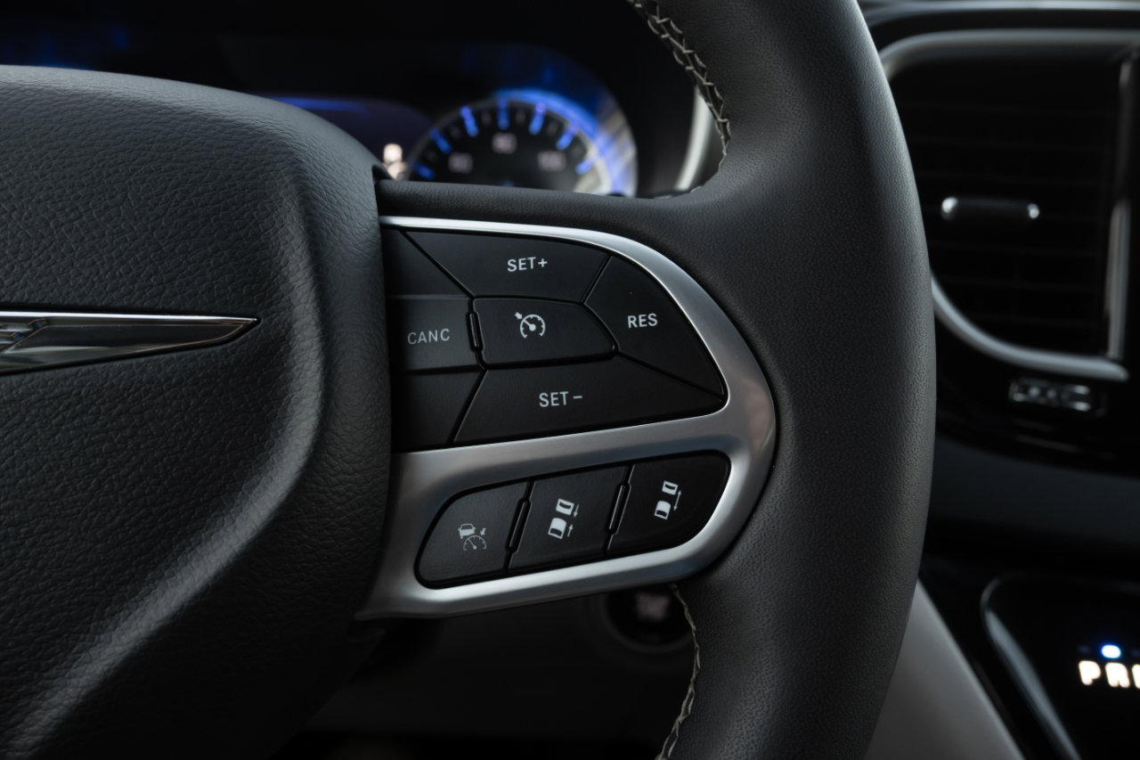 Used 2024 Chrysler Pacifica Touring-L image 29