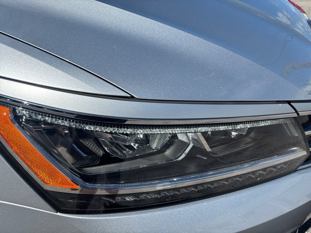 Used 2018 Volkswagen Passat 2.0T SE FWD image 7