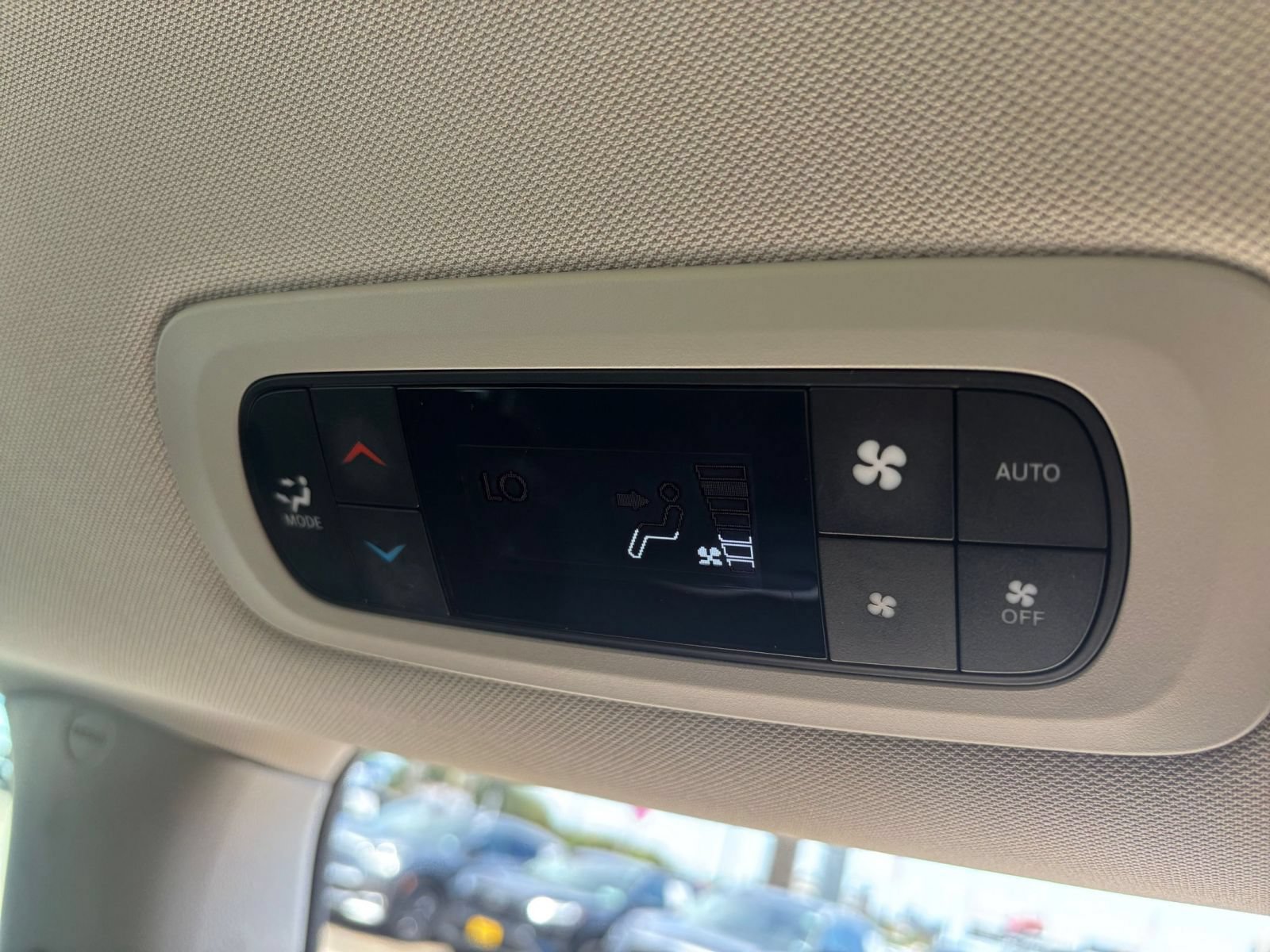 Used 2024 Chrysler Pacifica Touring-L FWD image 24
