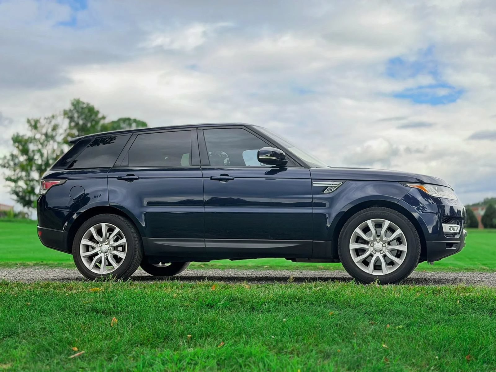 Used 2016 Land Rover Range Rover Sport HSE AWD/4WD image 2