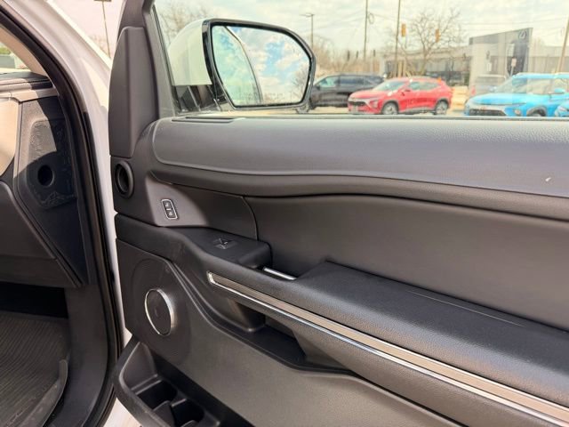 Used 2024 Ford Expedition XLT image 22