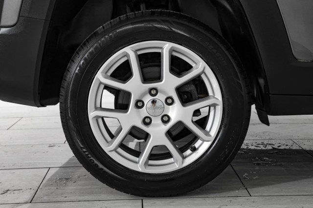 Used 2019 Jeep Renegade Latitude w/ Popular Equipment Group image 49