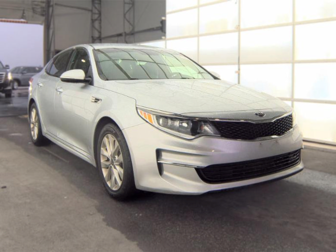 Used 2017 Kia Optima LX FWD image 2