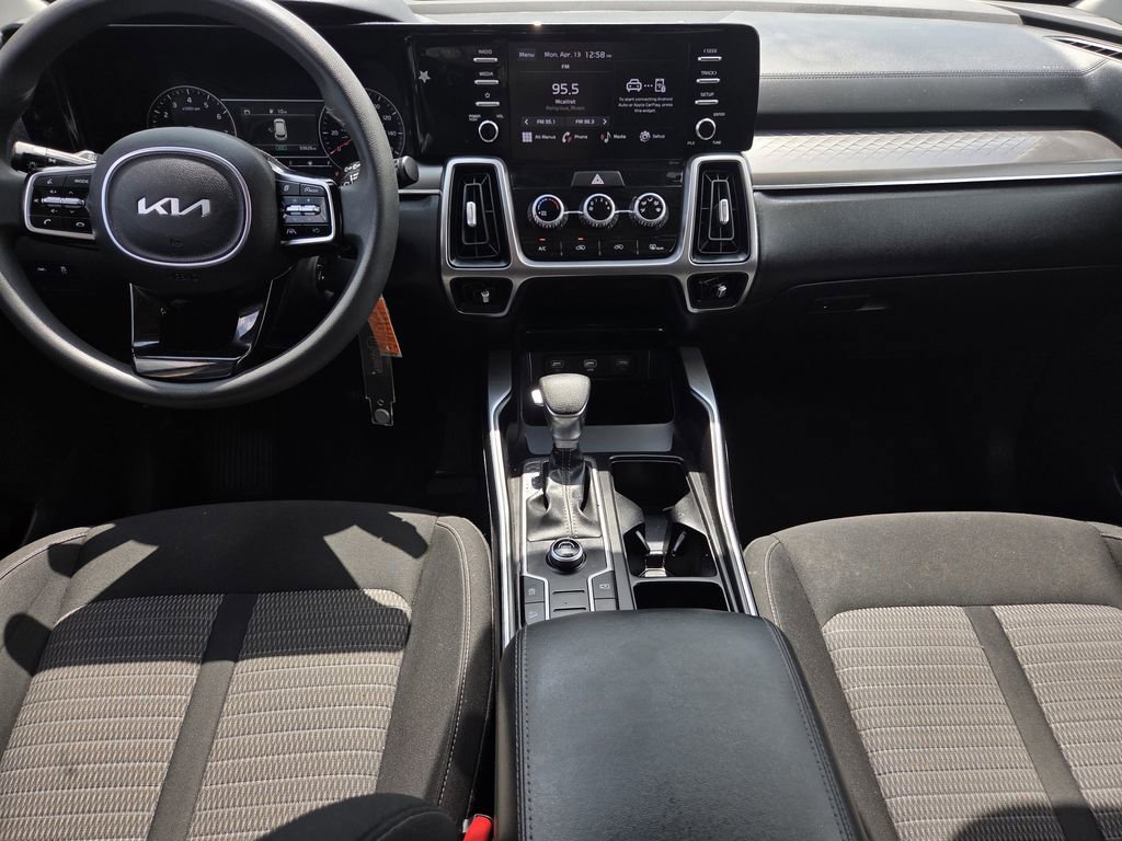 Used 2023 Kia Sorento LX image 8