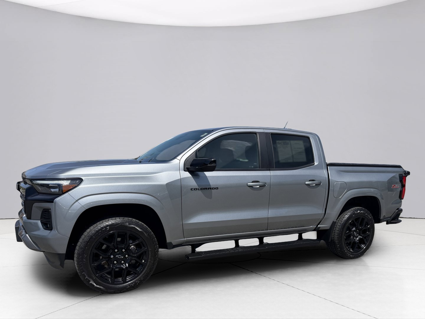 Used 2024 Chevrolet Colorado Z71 w/ LPO, Dark Essentials Package AWD/4WD image 5