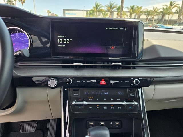 Used 2024 Kia Carnival EX FWD image 18