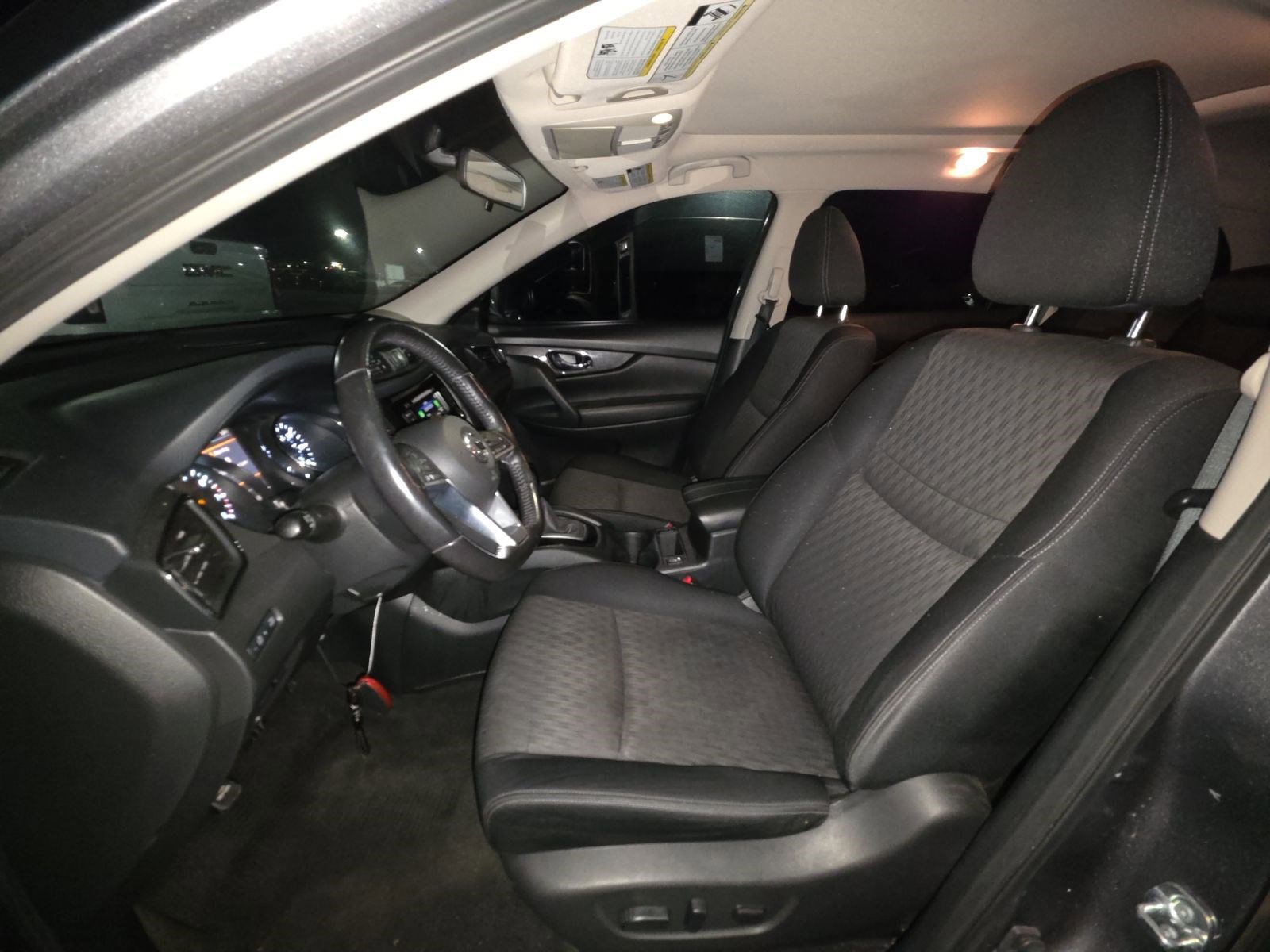 Used 2018 Nissan Rogue SV w/ Sun & Sound Touring Package image 10