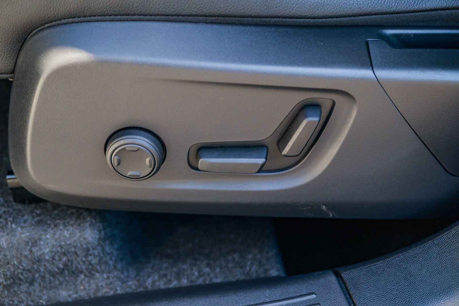 Used 2026 Volvo XC40 B5 Ultra image 23