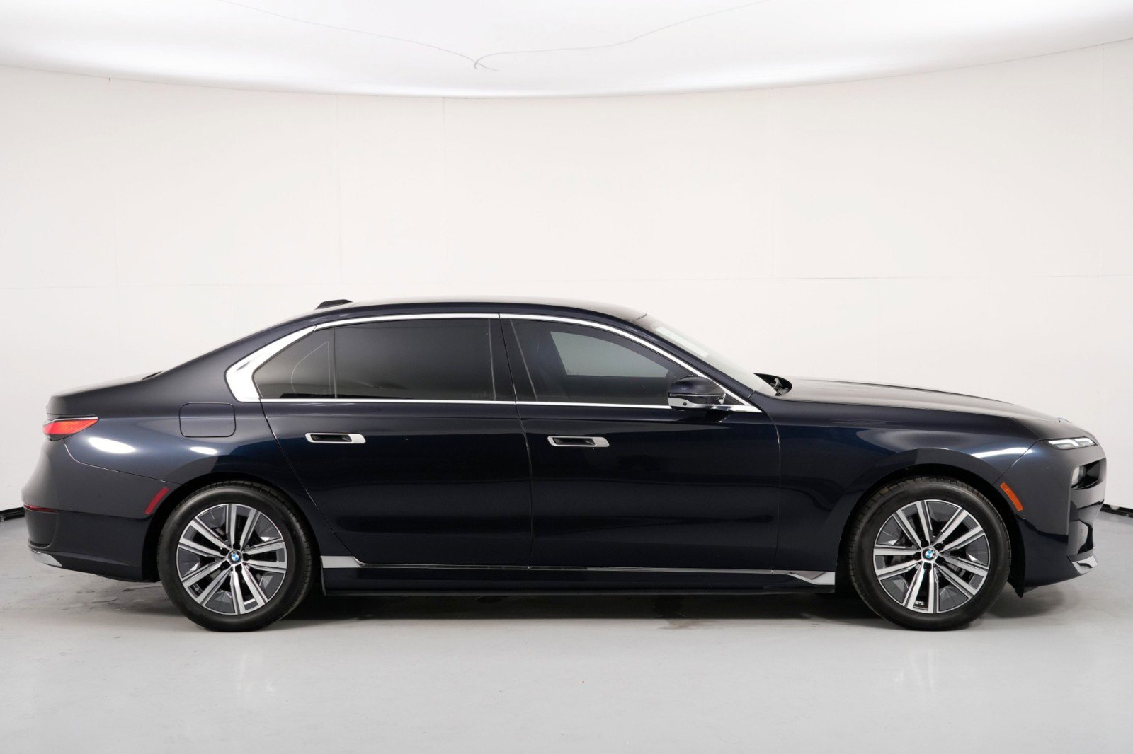 Used 2024 BMW i7 eDrive50 w/ Premium Package image 63