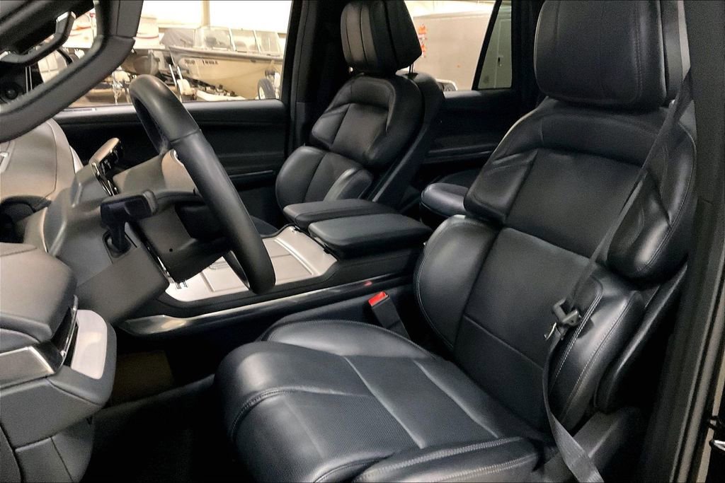 Used 2025 Lincoln Navigator L Reserve w/ Jet Appearance Package image 24