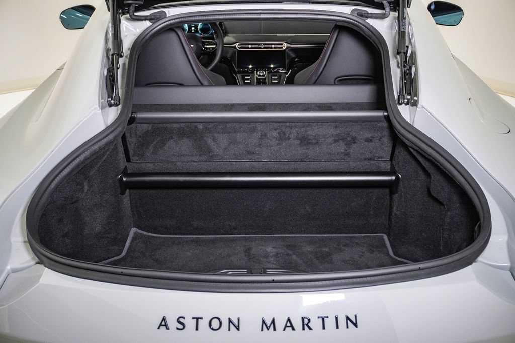 Used 2026 Aston Martin V8 Vantage S RWD image 32