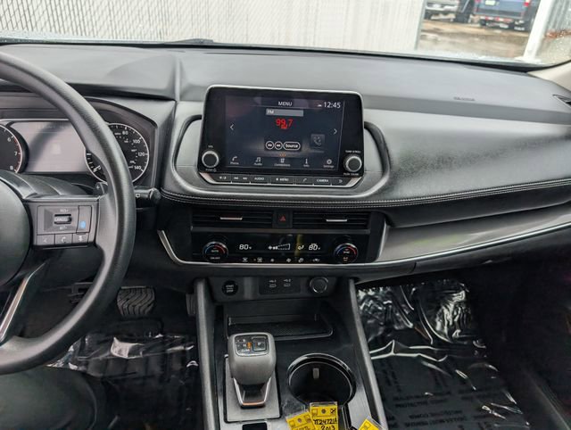 Used 2024 Nissan Rogue SV image 3