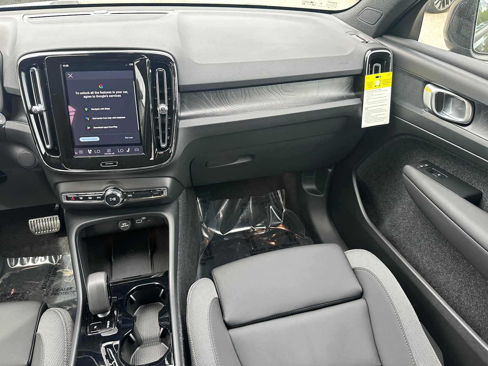 Used 2025 Volvo EX40 Core w/ Climate Package AWD/4WD image 16