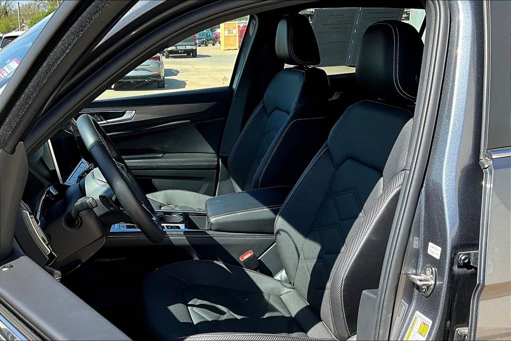 Used 2024 Volkswagen Atlas Cross Sport SE image 32