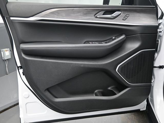 New 2025 Jeep Grand Cherokee Limited w/ Luxury Tech Group II image 12