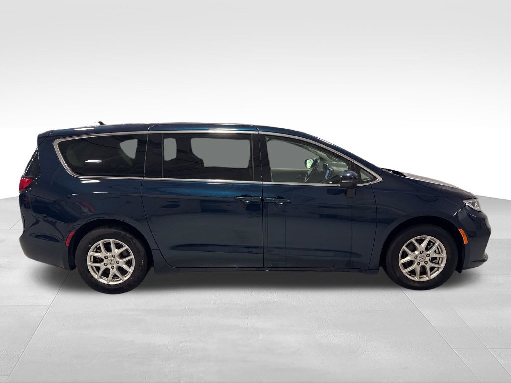 Used 2023 Chrysler Pacifica Touring-L FWD image 53