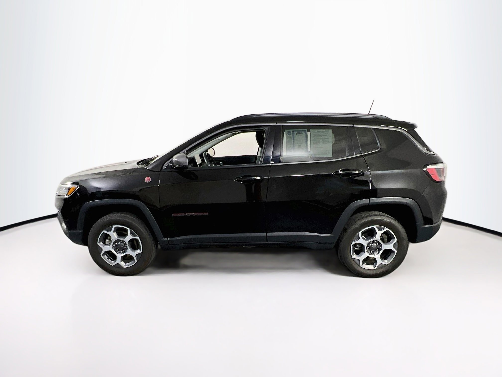 Used 2022 Jeep Compass Trailhawk w/ Trailhawk Convenience Group AWD/4WD image 8