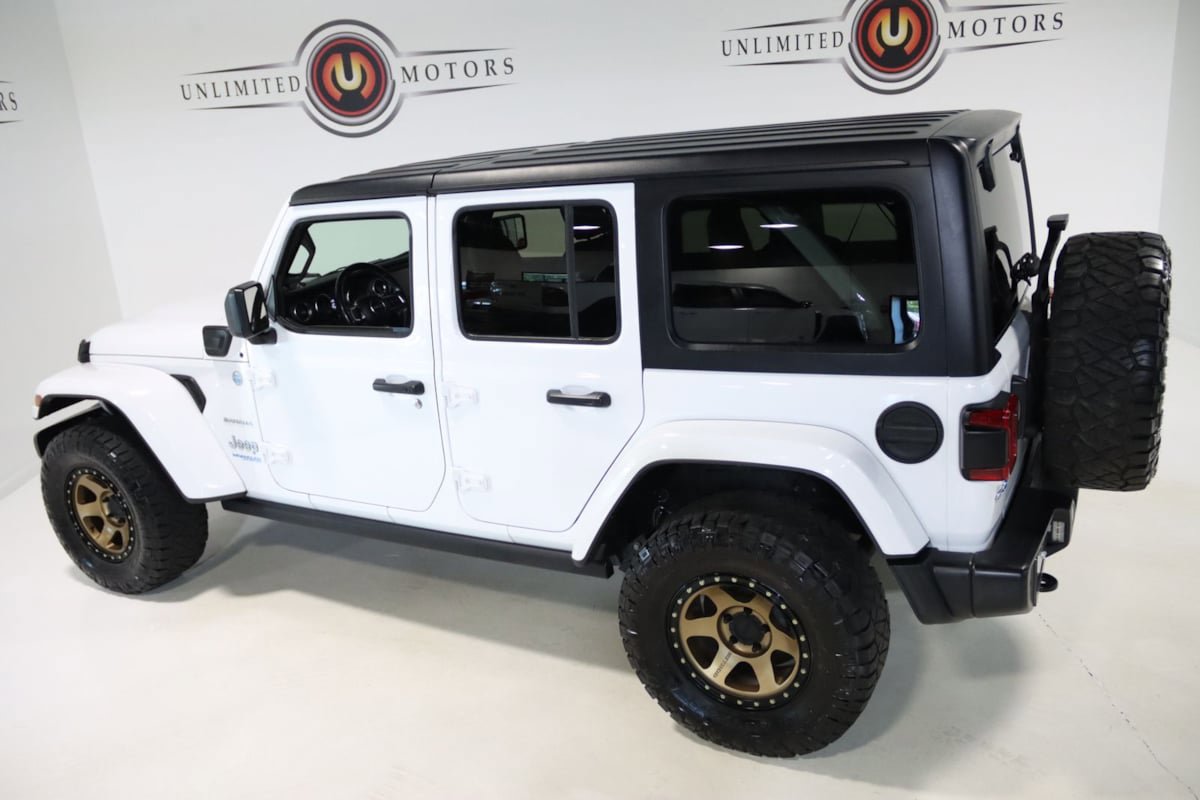 Used 2021 Jeep Wrangler Unlimited Sahara w/ Dual Top Group AWD/4WD image 12