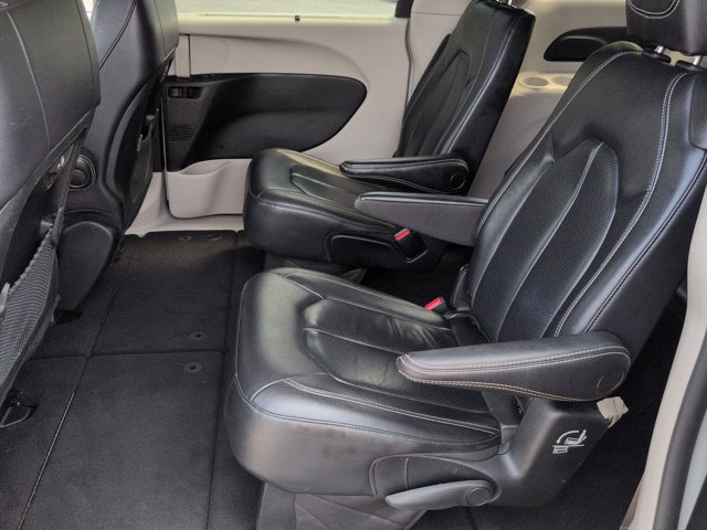 Used 2022 Chrysler Pacifica Touring-L FWD image 17