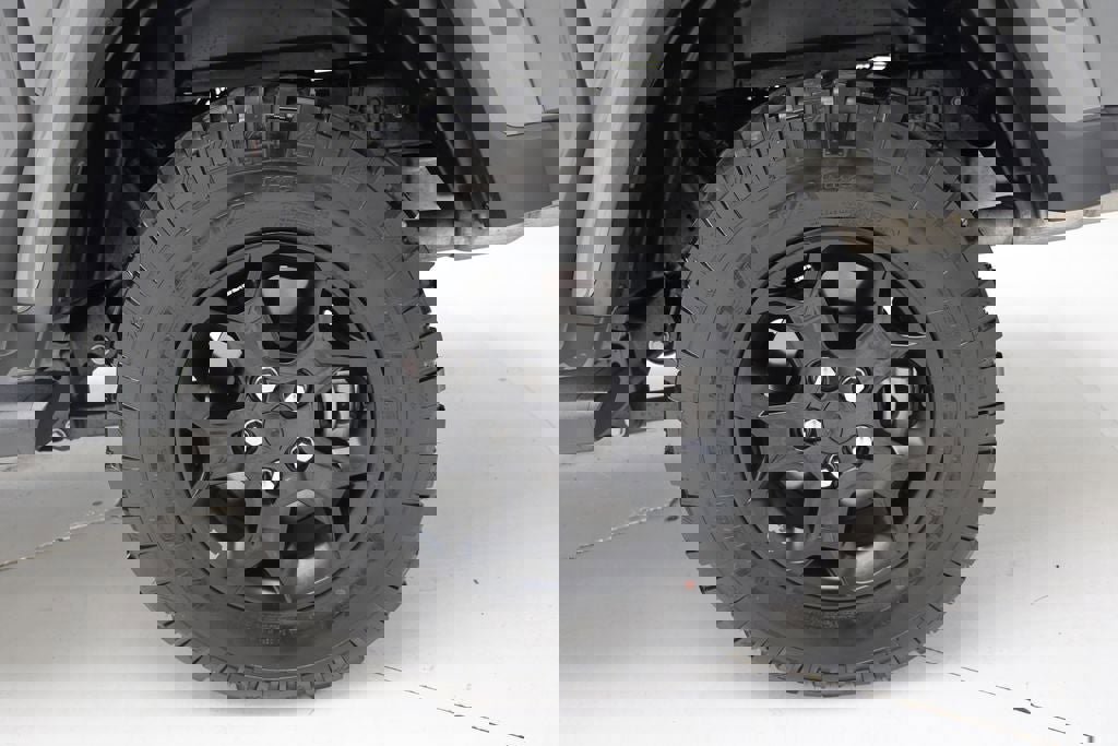 Used 2023 Jeep Gladiator Willys image 13