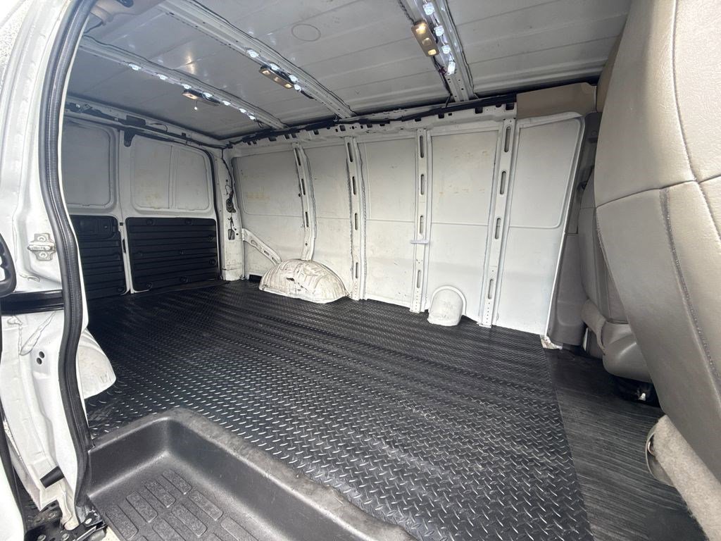 Used 2022 Chevrolet Express 2500 RWD image 16