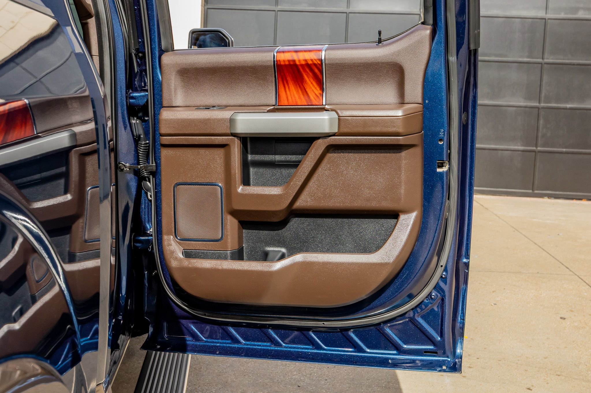 Used 2019 Ford F150 King Ranch w/ Equipment Group 601A Luxury AWD/4WD image 36