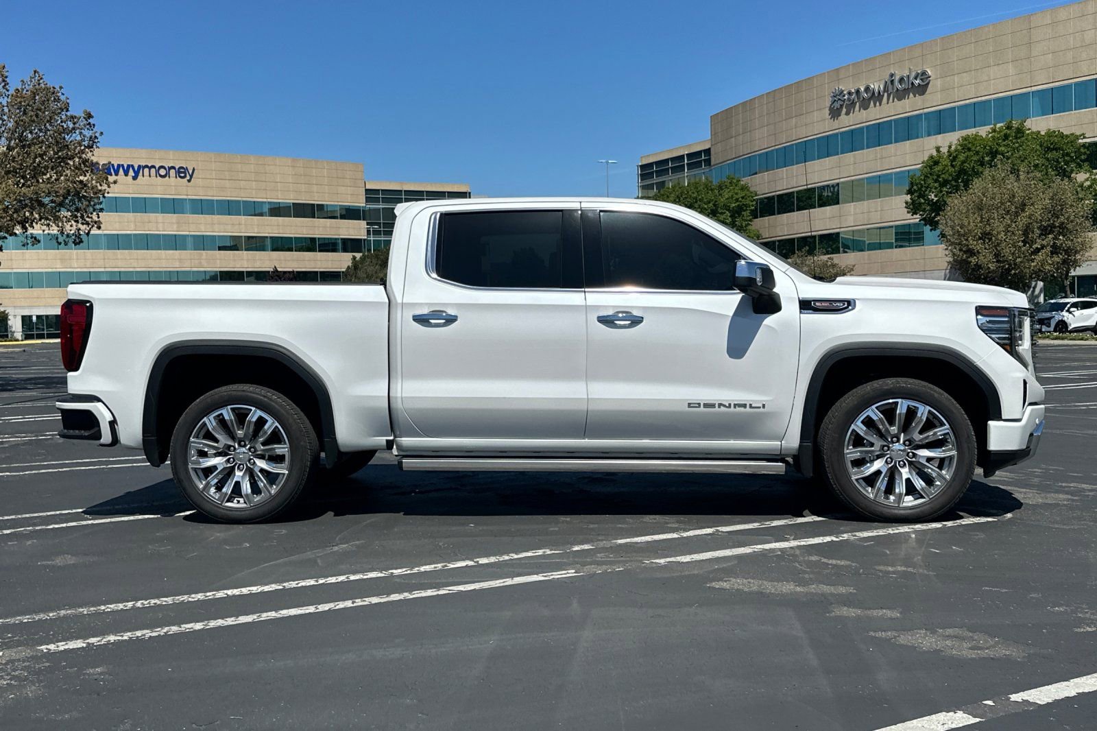 Used 2025 GMC Sierra 1500 Denali w/ Denali Reserve Package AWD/4WD image 3