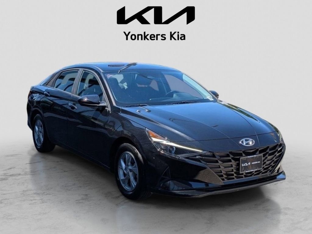 Used 2022 Hyundai Elantra SE FWD image 4