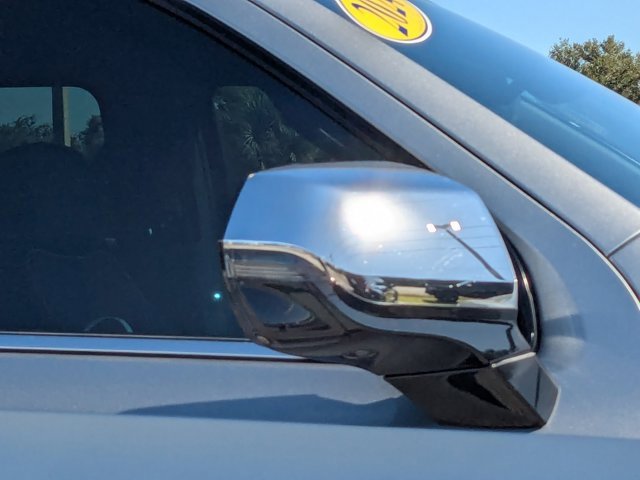 Used 2024 Chevrolet Suburban Premier image 12