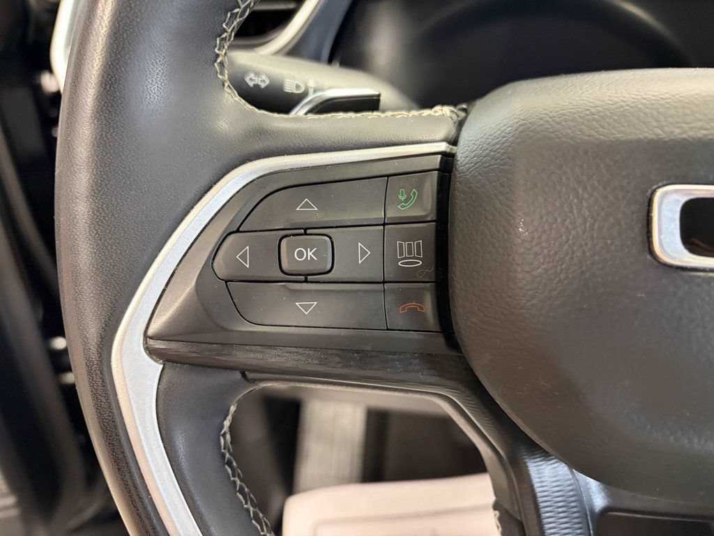Used 2023 Jeep Grand Cherokee Laredo w/ Luxury Tech Group I AWD/4WD image 13