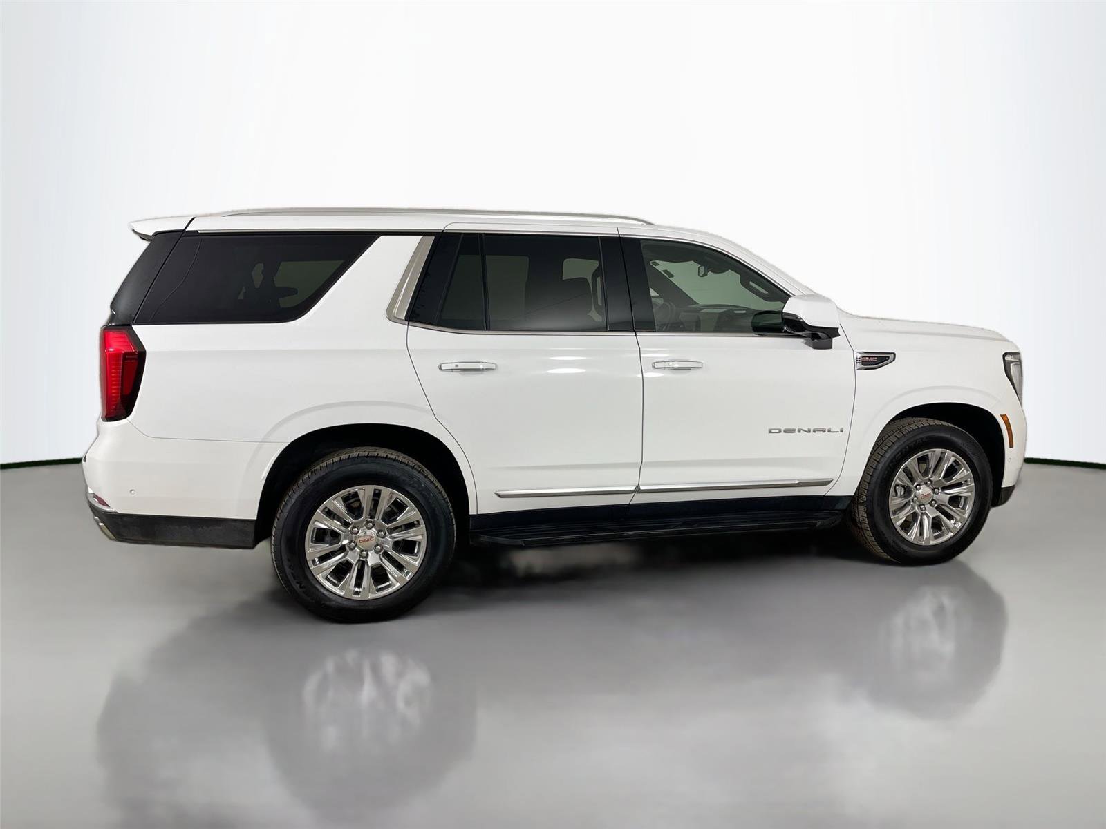 Used 2025 GMC Yukon Denali image 8