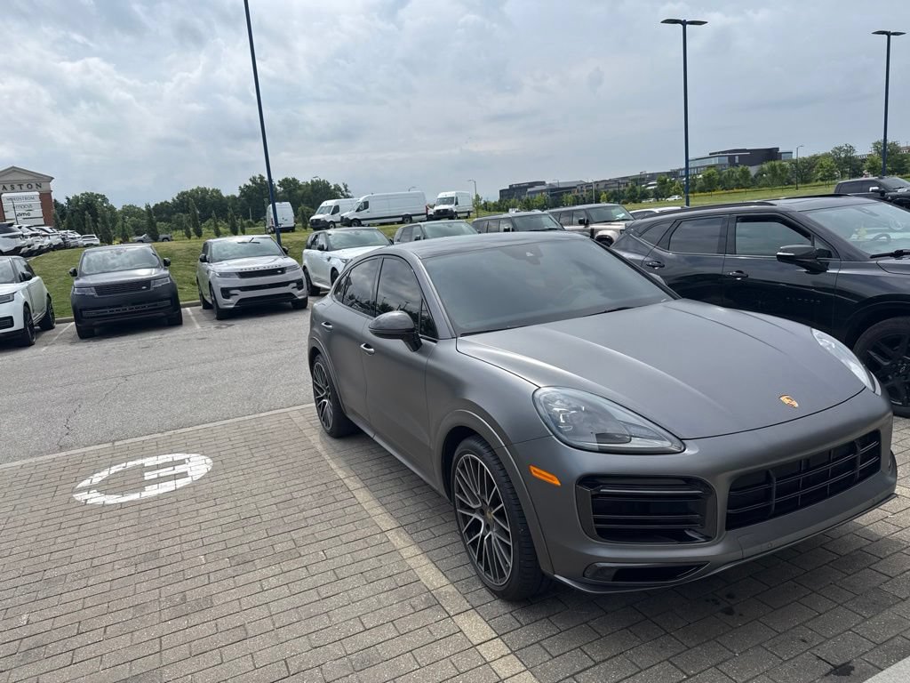Used 2022 Porsche Cayenne GTS AWD/4WD image 2