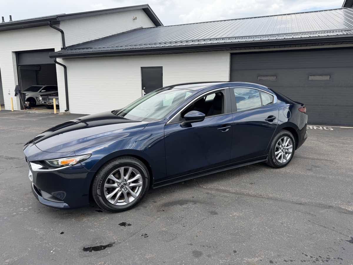 Used 2020 MAZDA MAZDA3 Sedan FWD image 2
