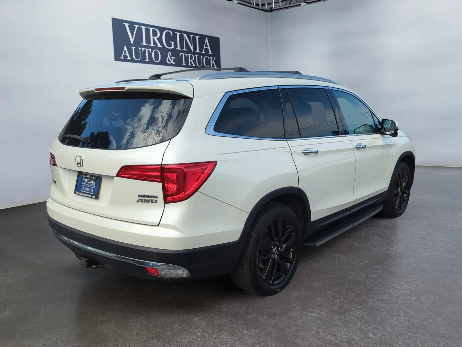 Used 2017 Honda Pilot Touring image 11