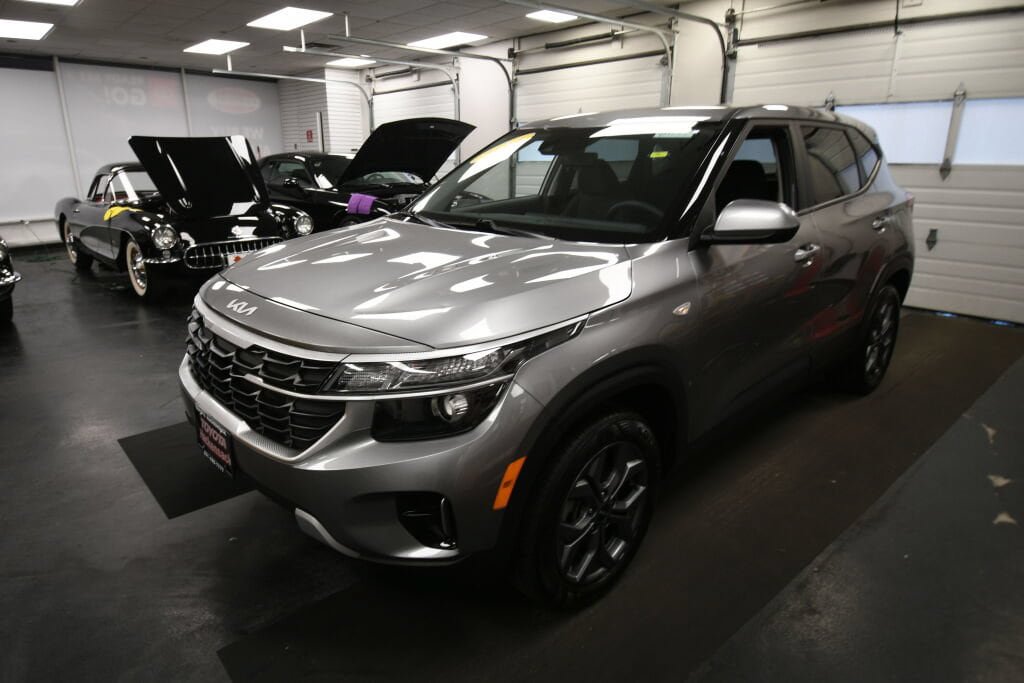 Used 2024 Kia Seltos LX AWD/4WD image 3
