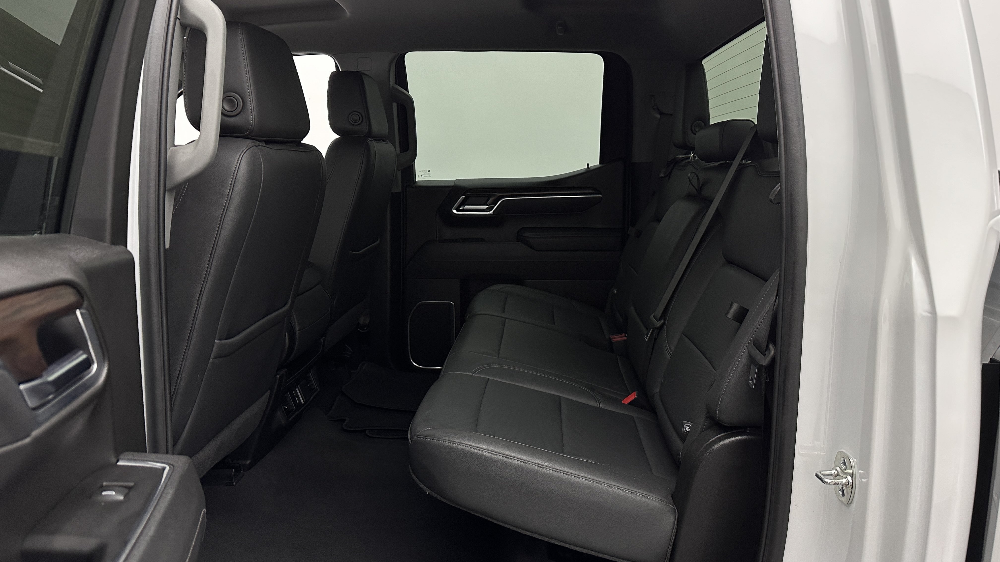 Used 2025 GMC Sierra 1500 SLT AWD/4WD image 25