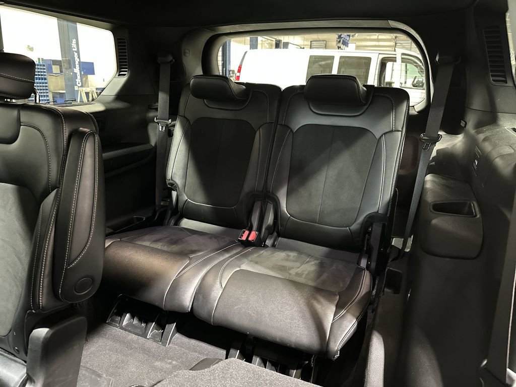 Used 2023 Jeep Grand Cherokee L Laredo image 24