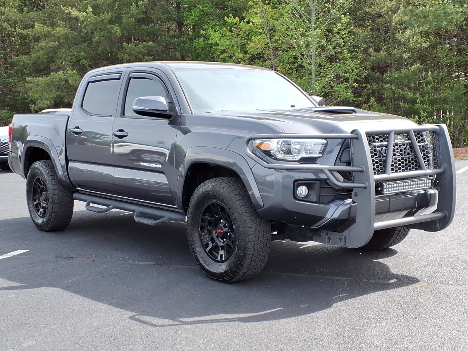 Used 2017 Toyota Tacoma TRD Sport w/ Premium & Technology Package image 8