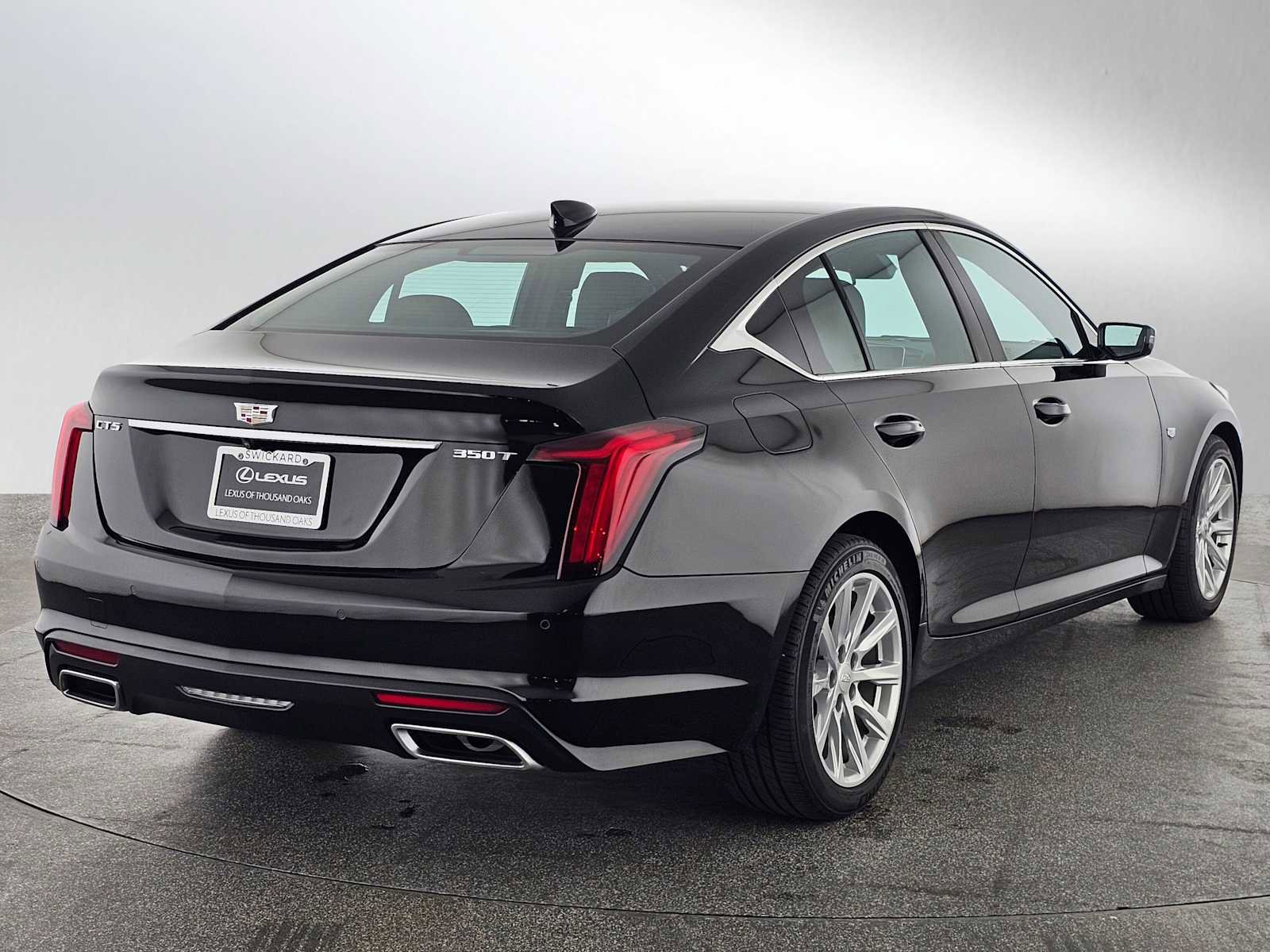 Used 2023 Cadillac CT5 Luxury image 3