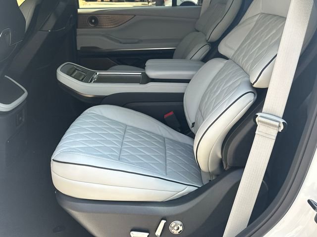New 2026 Lincoln Navigator Black Label AWD/4WD image 23